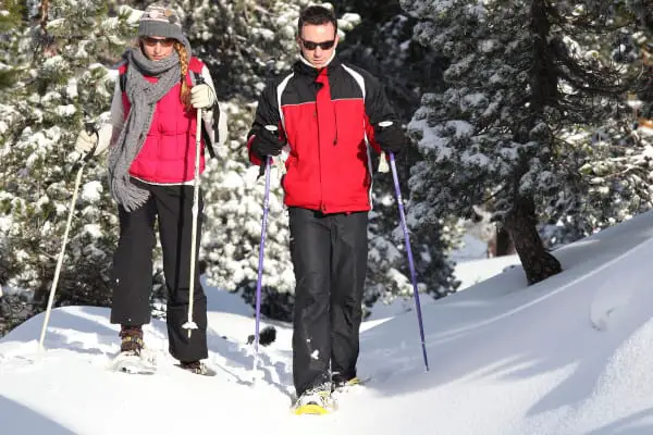 How-to-Walk-in-Snowshoes